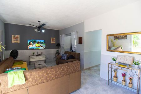 Casa à venda com 480m², 5 quartos e 4 vagas Casa à venda com 480m², 5 quartos e 4 vagasSala