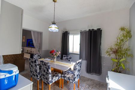Casa à venda com 480m², 5 quartos e 4 vagas Casa à venda com 480m², 5 quartos e 4 vagasSala de Jantar