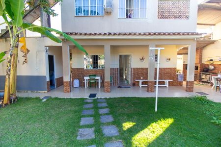 Casa à venda com 480m², 5 quartos e 4 vagas Casa à venda com 480m², 5 quartos e 4 vagasÁrea externa