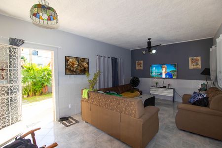 Casa à venda com 480m², 5 quartos e 4 vagas Casa à venda com 480m², 5 quartos e 4 vagasSala