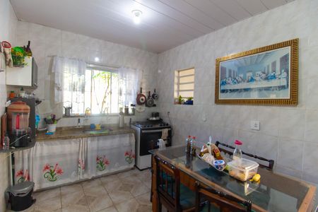 Casa à venda com 480m², 5 quartos e 4 vagas Casa à venda com 480m², 5 quartos e 4 vagasCozinha e Área de Serviço