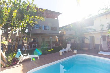 Casa à venda com 480m², 5 quartos e 4 vagas Casa à venda com 480m², 5 quartos e 4 vagasÁrea externa