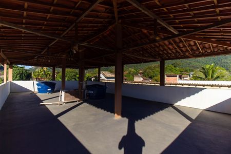 Casa à venda com 480m², 5 quartos e 4 vagas Casa à venda com 480m², 5 quartos e 4 vagasTerraço