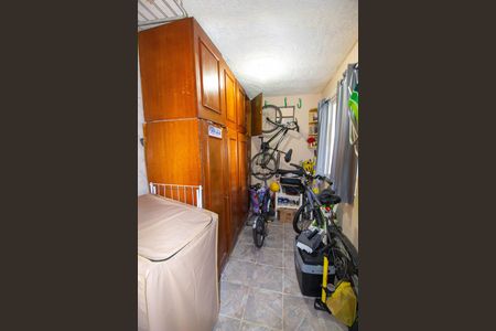 Casa à venda com 480m², 5 quartos e 4 vagas Casa à venda com 480m², 5 quartos e 4 vagasCozinha e Área de Serviço