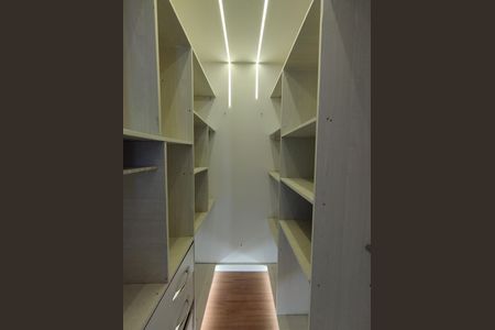 Apartamento para alugar com 74m², 2 quartos e 1 vaga Apartamento para alugar com 74m², 2 quartos e 1 vagaCloset