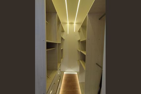 Apartamento para alugar com 74m², 2 quartos e 1 vaga Apartamento para alugar com 74m², 2 quartos e 1 vagaCloset