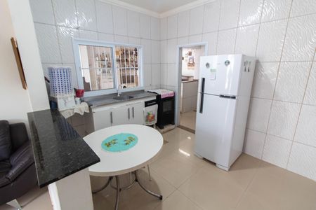 Casa à venda com 84m², 2 quartos e 3 vagas Casa à venda com 84m², 2 quartos e 3 vagasCOZINHA