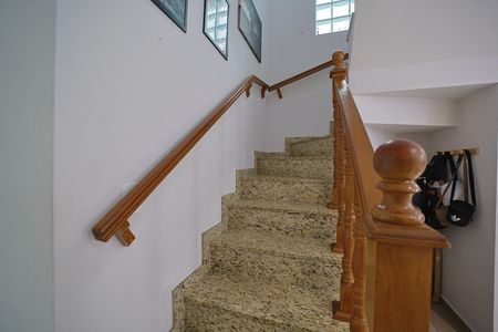 Casa à venda com 125m², 3 quartos e 2 vagasEscada