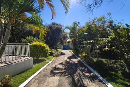 Casa à venda com 1200m², 3 quartos e 4 vagas Casa à venda com 1200m², 3 quartos e 4 vagasQuintal - Jardim