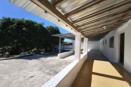 Casa à venda com 1200m², 3 quartos e 4 vagas Casa à venda com 1200m², 3 quartos e 4 vagasCorredor