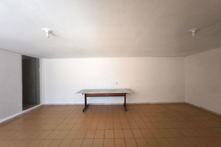 Casa à venda com 1200m², 3 quartos e 4 vagas Casa à venda com 1200m², 3 quartos e 4 vagasSala