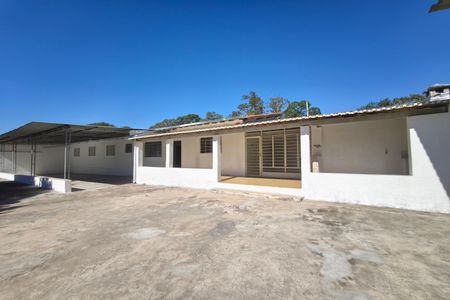 Casa à venda com 1200m², 3 quartos e 4 vagas Casa à venda com 1200m², 3 quartos e 4 vagasQuintal