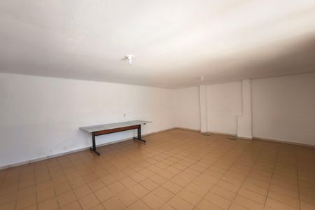 Casa à venda com 1200m², 3 quartos e 4 vagas Casa à venda com 1200m², 3 quartos e 4 vagasSala