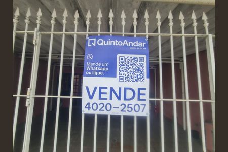 Casa à venda com 185m², 3 quartos e 2 vagas Casa à venda com 185m², 3 quartos e 2 vagasFachada do imóvel com placa QuintoAndar