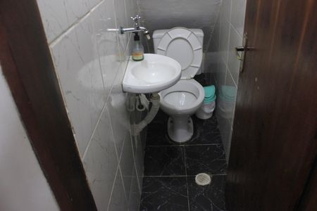 Casa à venda com 185m², 3 quartos e 2 vagasBanheiro da suíte 2