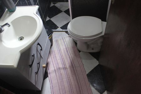 Casa à venda com 185m², 3 quartos e 2 vagasBanheiro da suíte 3