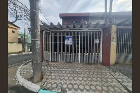 Casa à venda com 185m², 3 quartos e 2 vagas Casa à venda com 185m², 3 quartos e 2 vagasFachada do imóvel com placa QuintoAndar