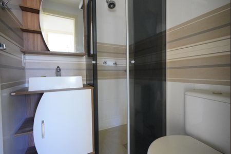 Banheiro de apartamento à venda com 3 quartos, 56m² em Teresópolis, Porto Alegre