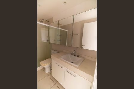 Apartamento para alugar com 180m², 4 quartos e 3 vagas Apartamento para alugar com 180m², 4 quartos e 3 vagasBanheiro da Suíte 1