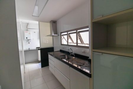 Apartamento para alugar com 180m², 4 quartos e 3 vagas Apartamento para alugar com 180m², 4 quartos e 3 vagasCozinha e Área de Serviço