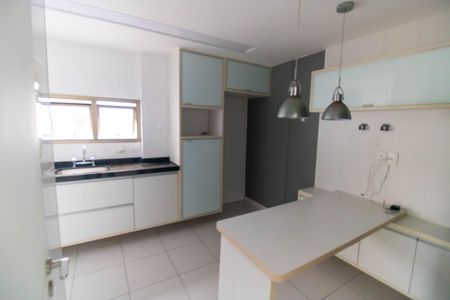 Apartamento para alugar com 180m², 4 quartos e 3 vagas Apartamento para alugar com 180m², 4 quartos e 3 vagasCozinha e Área de Serviço