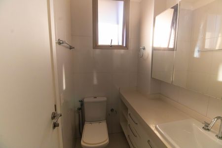 Apartamento para alugar com 180m², 4 quartos e 3 vagas Apartamento para alugar com 180m², 4 quartos e 3 vagasBanheiro da Suíte 2