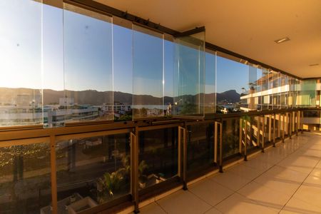 Apartamento para alugar com 180m², 4 quartos e 3 vagas Apartamento para alugar com 180m², 4 quartos e 3 vagasVista do Quarto 2