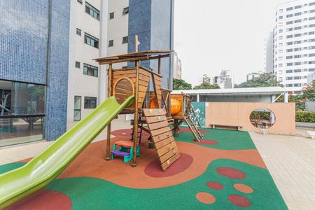 Apartamento para alugar com 100m², 3 quartos e 2 vagasÁrea comum - Playground