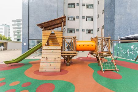 Apartamento para alugar com 100m², 3 quartos e 2 vagasÁrea comum - Playground