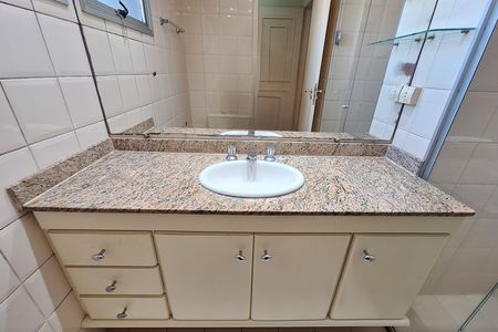 Apartamento para alugar com 96m², 2 quartos e 2 vagas Apartamento para alugar com 96m², 2 quartos e 2 vagasBanheiro da Suíte