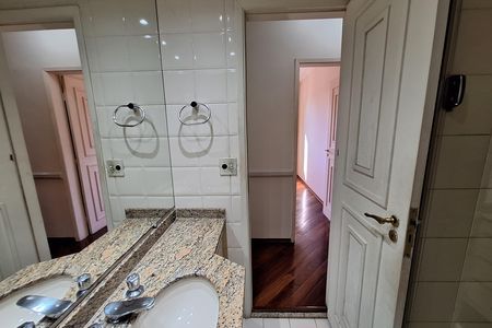 Apartamento para alugar com 96m², 2 quartos e 2 vagas Apartamento para alugar com 96m², 2 quartos e 2 vagasBanheiro