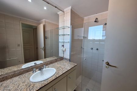 Apartamento para alugar com 96m², 2 quartos e 2 vagas Apartamento para alugar com 96m², 2 quartos e 2 vagasBanheiro da Suíte