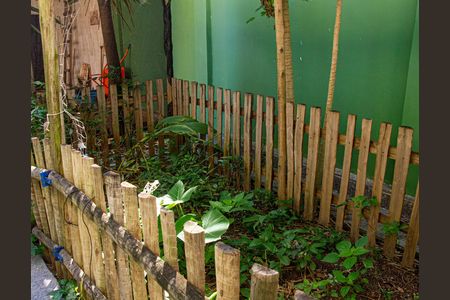 Jardim de casa de condomínio para alugar com 4 quartos, 1120m² em Santa Cruz, Rio de Janeiro