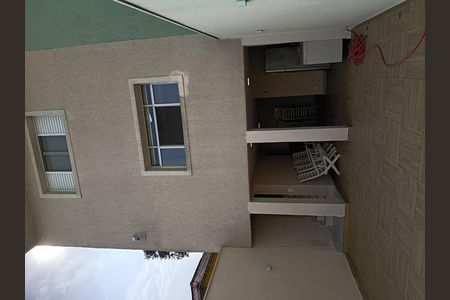 Casa à venda com 195m², 3 quartos e 2 vagas Casa à venda com 195m², 3 quartos e 2 vagasFachada