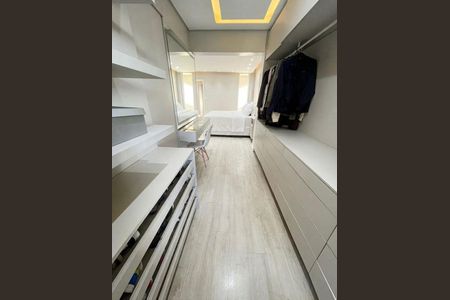 Closet de casa à venda com 3 quartos, 195m² em Rochdale, Osasco