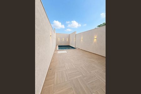 Casa à venda com 195m², 3 quartos e 2 vagas Casa à venda com 195m², 3 quartos e 2 vagasÁrea externa