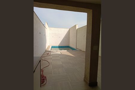 Casa à venda com 195m², 3 quartos e 2 vagas Casa à venda com 195m², 3 quartos e 2 vagasÁrea externa