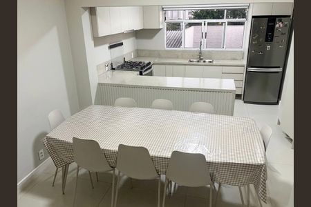 Casa à venda com 195m², 3 quartos e 2 vagas Casa à venda com 195m², 3 quartos e 2 vagasCozinha