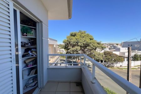 Casa de condomínio à venda com 260m², 4 quartos e 4 vagas