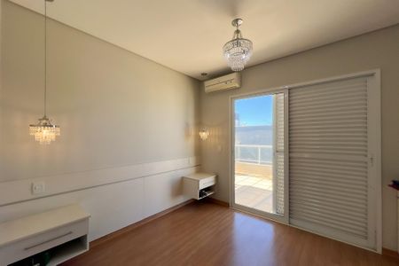 Casa de condomínio à venda com 260m², 4 quartos e 4 vagas