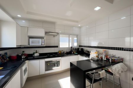 Casa de condomínio à venda com 260m², 4 quartos e 4 vagas