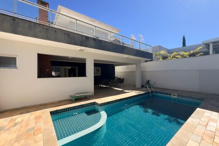 Casa de condomínio à venda com 260m², 4 quartos e 4 vagas
