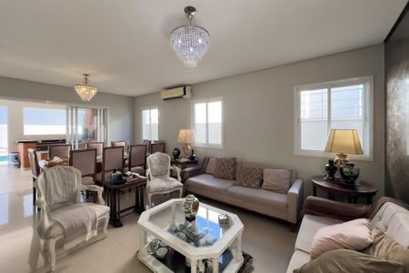 Casa de condomínio à venda com 260m², 4 quartos e 4 vagas