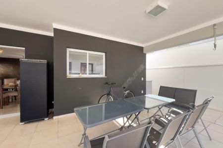 Casa de condomínio à venda com 260m², 4 quartos e 4 vagas