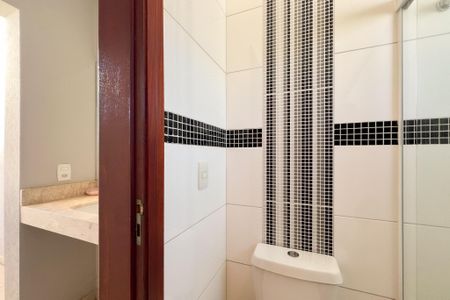 Casa de condomínio à venda com 260m², 4 quartos e 4 vagas