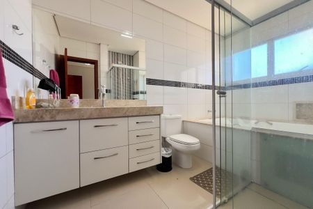 Casa de condomínio à venda com 260m², 4 quartos e 4 vagas