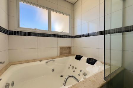 Casa de condomínio à venda com 260m², 4 quartos e 4 vagas