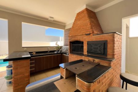 Casa de condomínio à venda com 260m², 4 quartos e 4 vagas