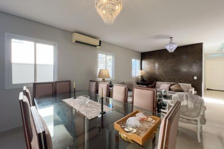 Casa de condomínio à venda com 260m², 4 quartos e 4 vagas