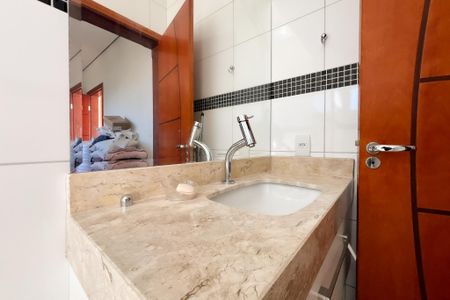 Casa de condomínio à venda com 260m², 4 quartos e 4 vagas